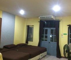 Andaman Place Guesthouse is located at 52/12 Rat-U-Thit 200 Yrs Rd on Phuket in Thailand. Andaman Place Guesthouse has a guest rating of 8.4 and has Guest House amenities including: Laundry service