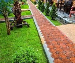 Capricorn Village is located at 178 Thanon Ratuthit Songroipi Road on Phuket in Thailand. Capricorn Village has a guest rating of 8.8 and has Hotel amenities including: Wi-Fi