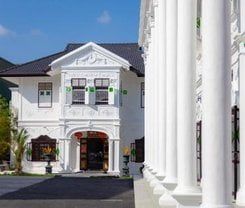 Hugger Hostel is located at 64/4 Moo 4 Rasada Road Tambol Talad Neun Mung Phuket on the island of Phuket. Hugger Hostel has a guest rating of 8.7 and has Hostel amenities including: Parking
