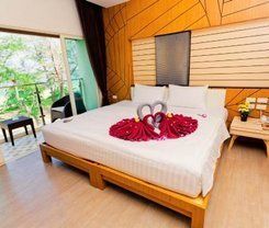 Anda Beachside Hotel is located at 210/2 Karon Road