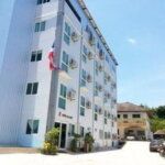 Hotel De Ratt is located at 54/77 Moo. 6 Soi. Theb Concreat Thepkrasatree Rd. Tambol. Rassada Amphor Muang on Phuket island. Hotel De Ratt has a guest rating of 8.5 and has Hotel amenities including: Swimming Pool