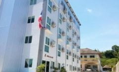 Hotel De Ratt is located at 54/77 Moo. 6 Soi. Theb Concreat Thepkrasatree Rd. Tambol. Rassada Amphor Muang on Phuket island. Hotel De Ratt has a guest rating of 8.5 and has Hotel amenities including: Swimming Pool