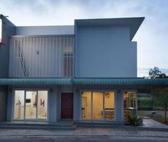 Lin House is located at 115/3 Soi Kokkham 2