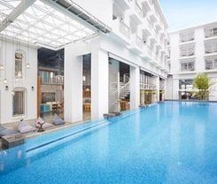 Lub d Phuket Patong is located at 5/5 Sawatdirak Road