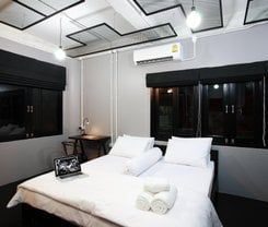 Me Room Hotel is located at 77 Dirok-U-tid 1 Rd. Tambol Taladyai on the island of Phuket. Me Room Hotel has a guest rating of 6.1 and has Hotel amenities including: Spa