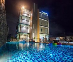The Elysium Residence is located at 87/63 Moo.10 Soi Chaofa. 45 Chaofa Road T.Chalong on Phuket island in Thailand. The Elysium Residence has a guest rating of 8.8 and has Hotel amenities including: Concierge service