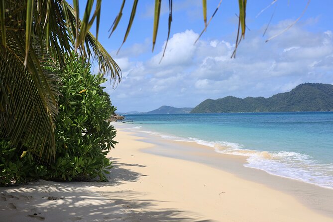 Bon Island Tour by longtail boat with Lunch by Bangtao Beach Bar Bon Island Tour by longtail boat with Lunch - Lunch Cruises