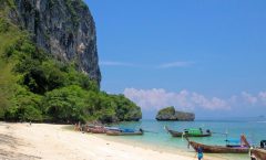 Phuket to Krabi: Island Hopping with Lunch and Hotel Transfer by Bangtao Beach Bar