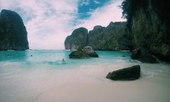 Phuket Phi Phi-Khai Island and Maya Bay Boat and Lunch Tour by Bangtao Beach Bar Phuket Phi Phi-Khai Island and Maya Bay Boat and Lunch Tour by Bangtao Beach Bar