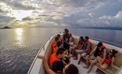 Phuket Small-Group Phi Phi Premium Sunrise Tour by Bangtao Beach Bar Phuket Small-Group Phi Phi Premium Sunrise Tour by Bangtao Beach Bar